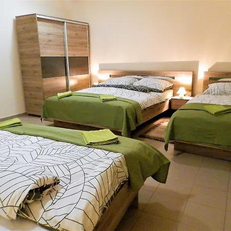 לינה וארוחת בוקר Bartok Ter Panzio אגר