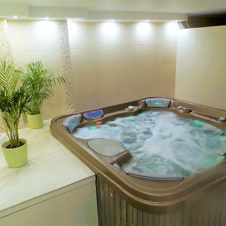 לינה וארוחת בוקר Bartok Ter Panzio 3*