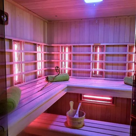 לינה וארוחת בוקר Bartok Ter Panzio 3*