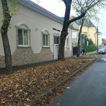 Bartok Ter Panzio לינה וארוחת בוקר אגר